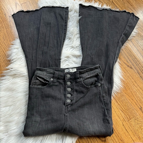 Free People Irreplaceable Flare Jeans – Black – Size 37 - Picture 2 of 10